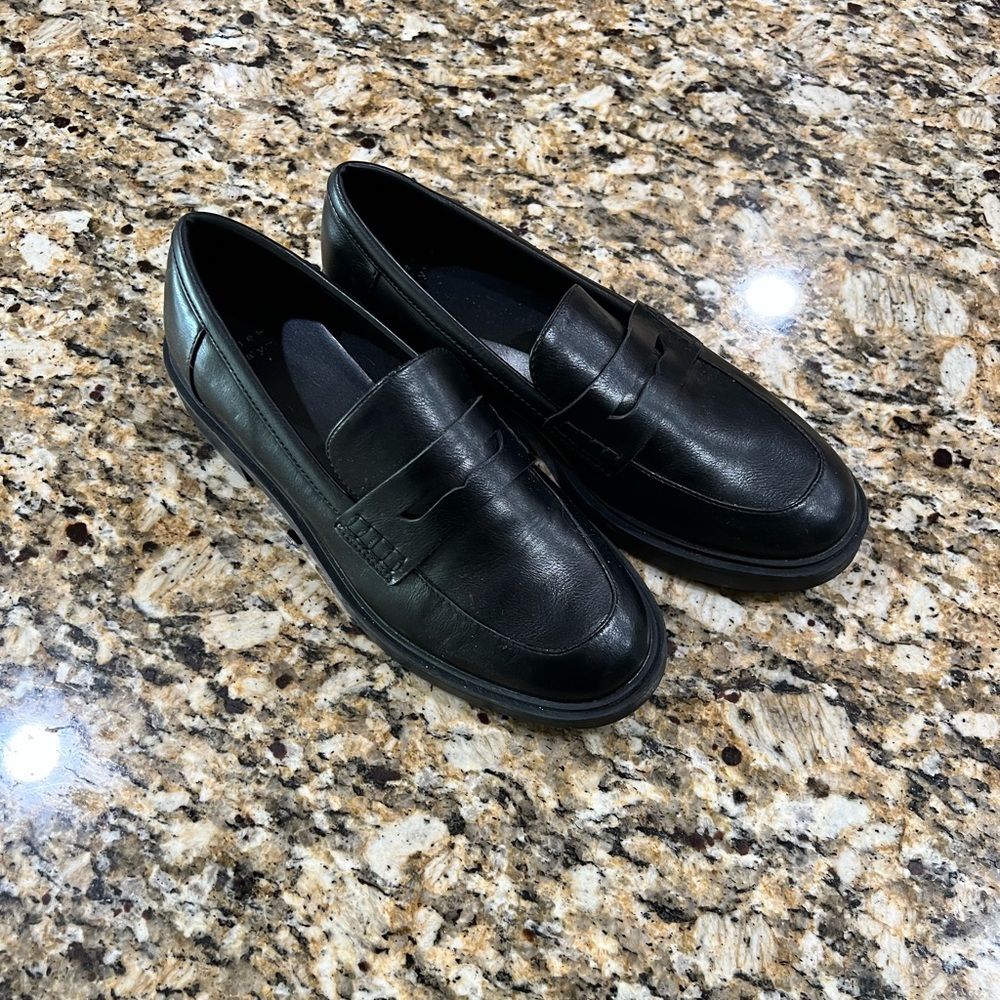 SOLD Classic Black Leather women’s  Penny Loafers